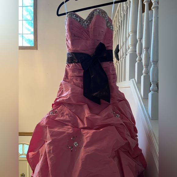 Only wore once size 2 - Picture 9 of 11